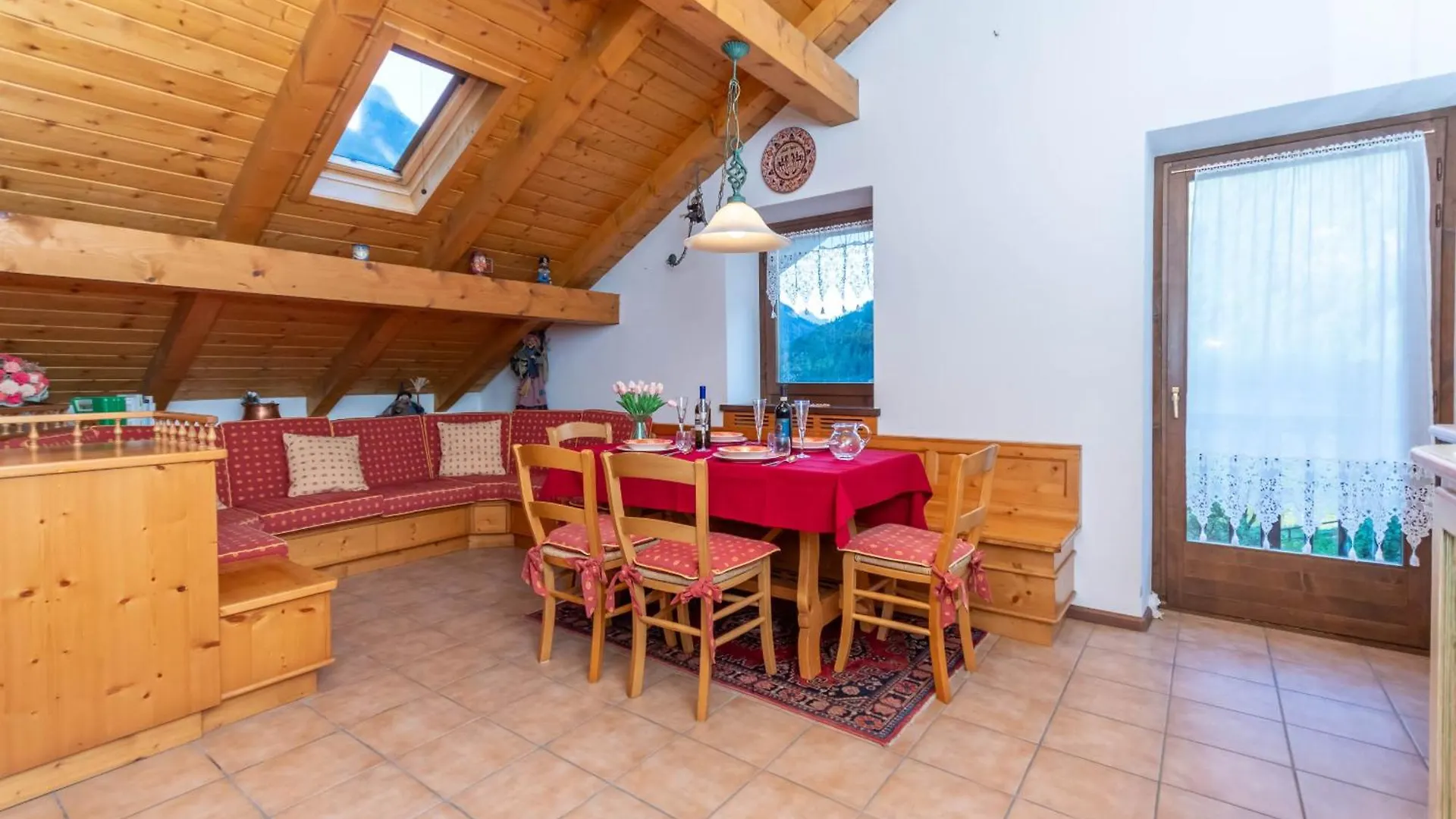 Apartment Mansarda Lungolago Alleghe Italy